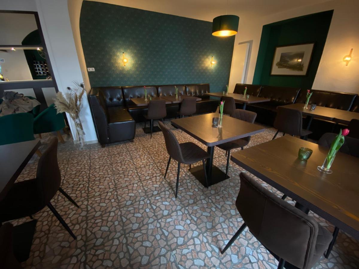 Hotel Vier Loewen Трабен-Трарбах Екстериор снимка