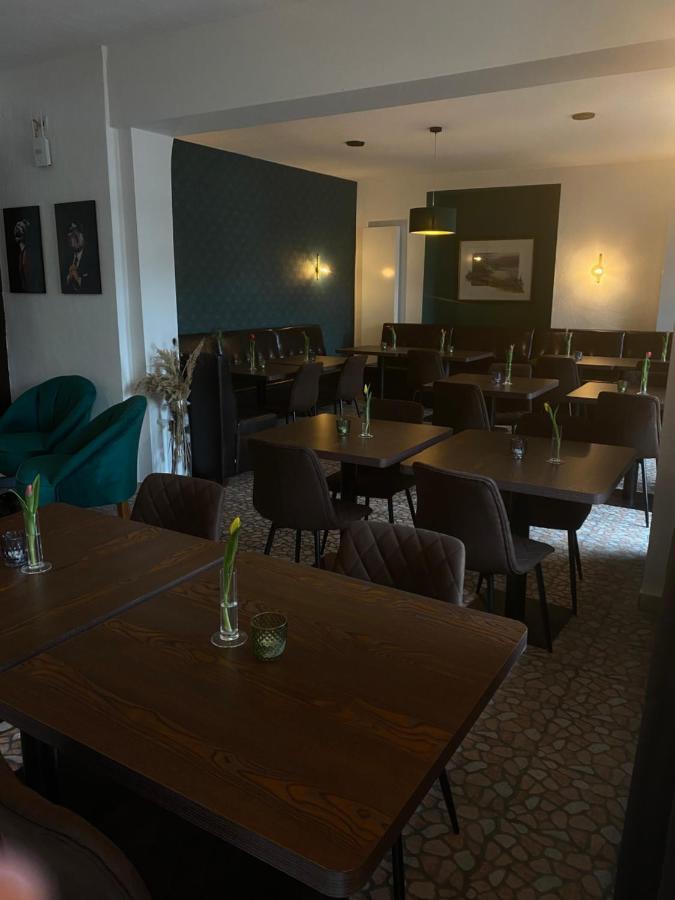 Hotel Vier Loewen Трабен-Трарбах Екстериор снимка
