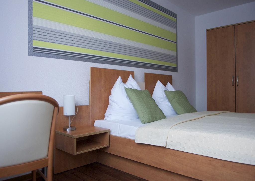 Hotel Vier Loewen Трабен-Трарбах Стая снимка