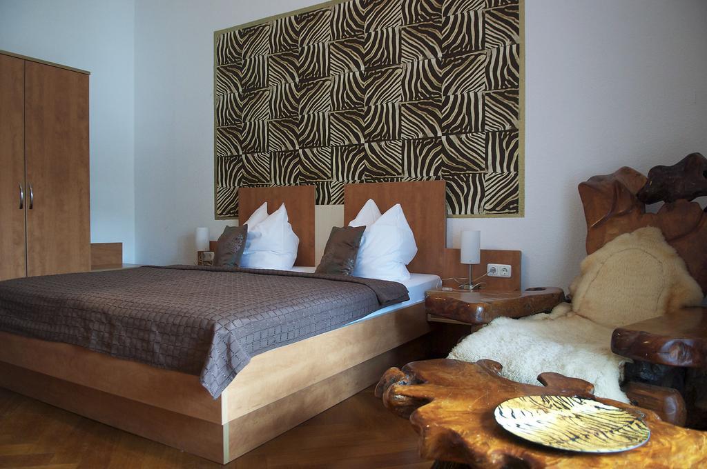 Hotel Vier Loewen Трабен-Трарбах Стая снимка