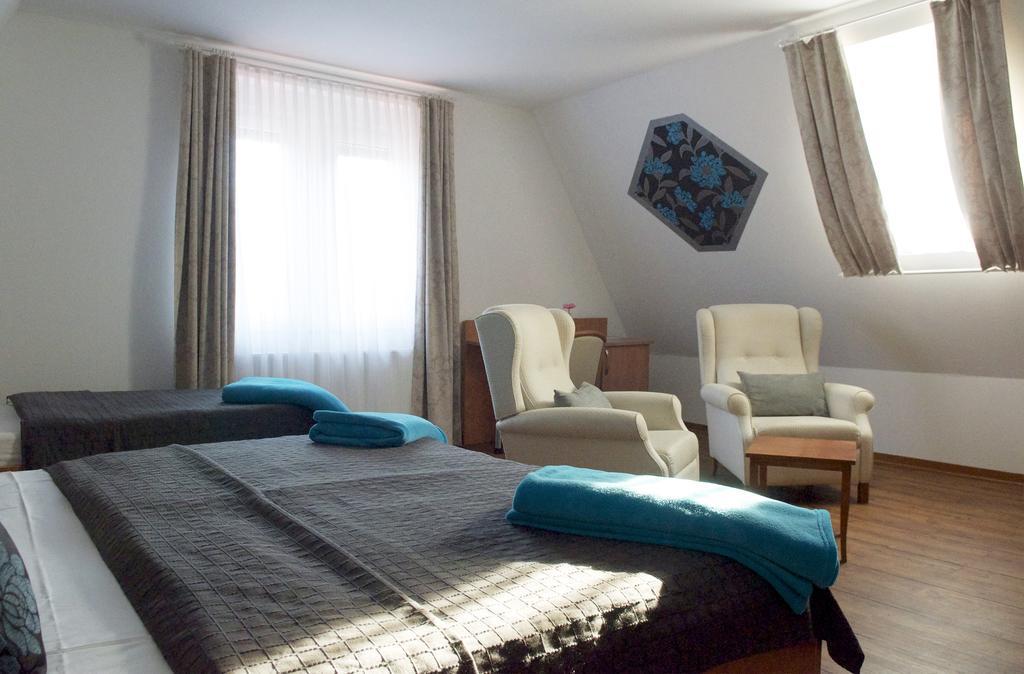 Hotel Vier Loewen Трабен-Трарбах Стая снимка